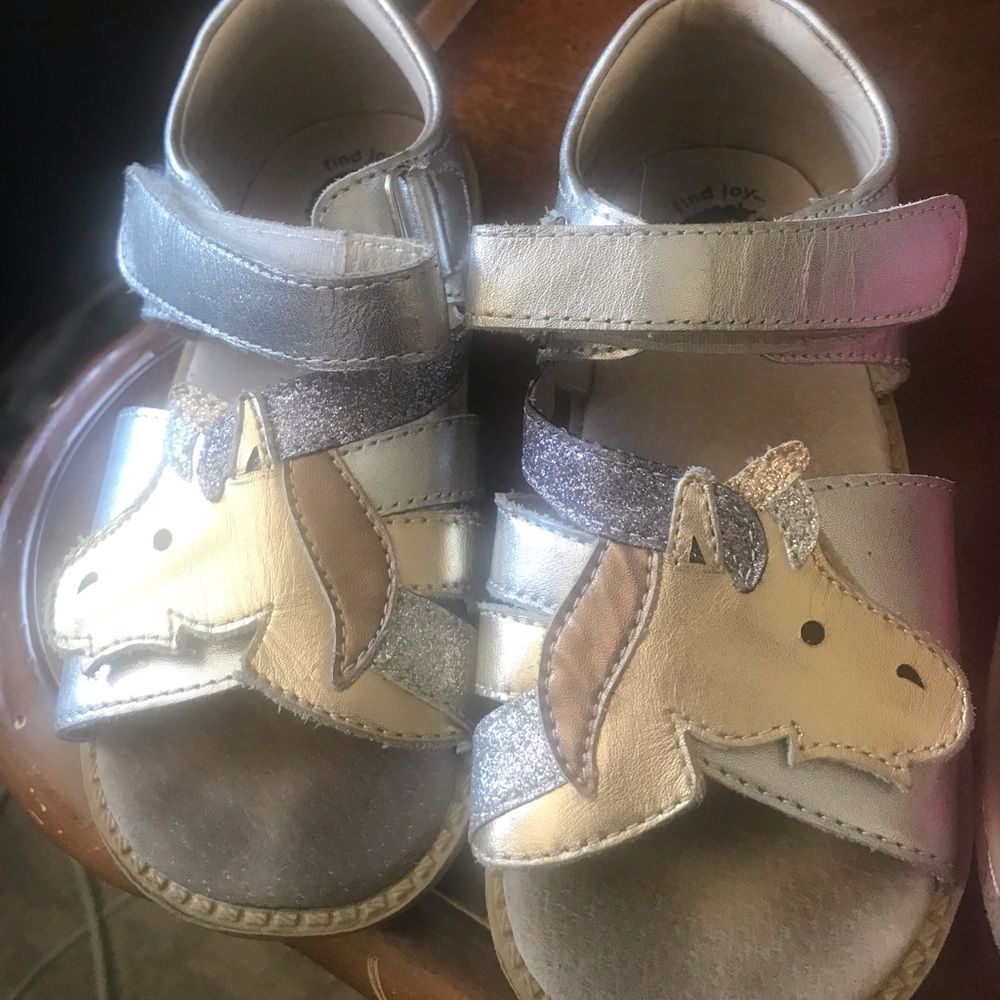 Livie and Luca size 12